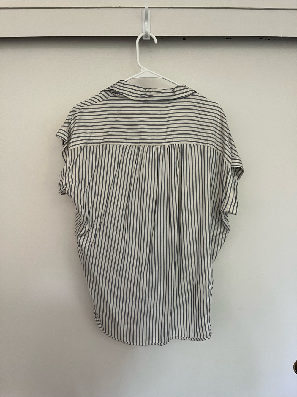 Madewell White Button-Down Shirt with light blue Vertical Stripes - Picture 2 of 4